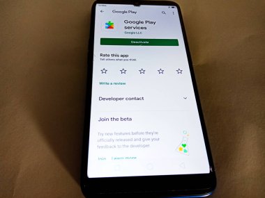 DISTRICT KATNI, INDIA - MAYIS 04, 2020: Akıllı telefon ekranında gösterilen Google oyun hizmetleri uygulama yazılımı izole edildi.