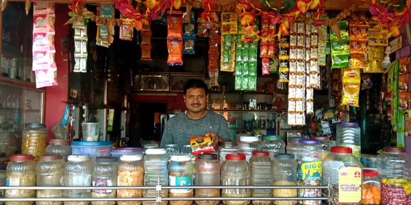 District Katni India August 2019 Asian Village Shopkeeper Selling Grocery — Stock Photo, Image