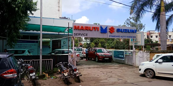 DİSTRİK KATNI, Hindistan - 16 Eylül 2019: Maruti Suzuki sergi salonu gökyüzü arka planında.