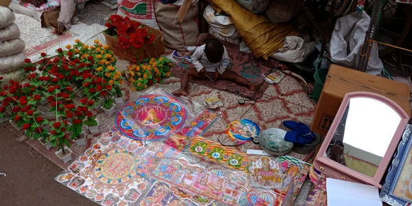 District Katni India Octubre 2019 Niño Asiático Vendiendo Ofrendas Dioses — Foto de Stock