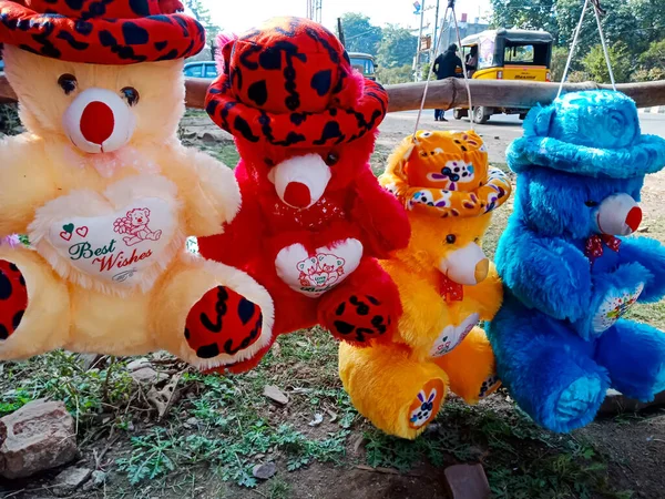 District Katni India December 2019 그룹의 곰들이 노점상에서 장난감 카운터에 — 스톡 사진