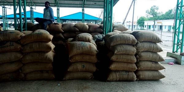 District Katni India 2019年8月4日 インドの食品会社の農業用ガラ マンディに保管されている小麦粉袋 — ストック写真