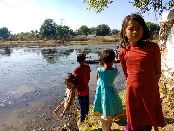 Kity Katni India Aralik 2019 Hindistan Köyünün Fakir Kızı Çocuklarla — Stok fotoğraf