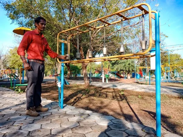 District Katni India 2020年1月23日 鉄材料製の科学摩擦モデルによるガーデンエリアのプレゼンテーション アジア諸国による教育プログラム自然概念を用いた科学の研究 — ストック写真