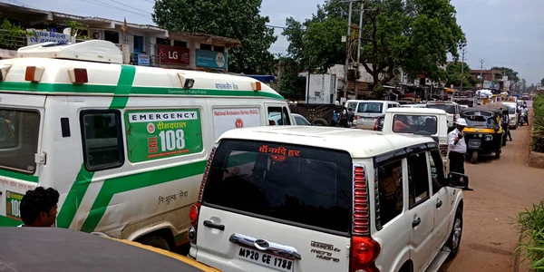 District Katni India 2019年8月5日 インド政府病院道路交通による救急車の停車 — ストック写真