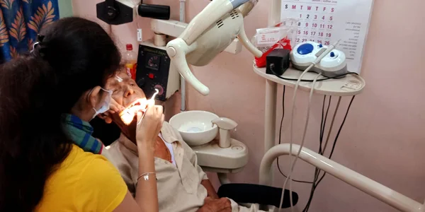 District Katni Inde Septembre 2019 Une Dentiste Indienne Vérifie Infection — Photo
