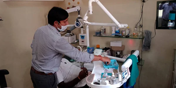 District Katni Inde Septembre 2019 Dentiste Indien Travaillant Clinique Dentaire — Photo