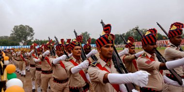 CITY KATNI, INDIA - 15 Ağustos 2019: Bağımsızlık Günü programı sırasında Hindistan polisi Forster City spor sahasında duruyor.