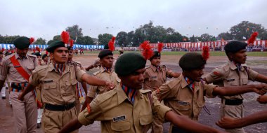 CITY KATNI, INDIA - 15 Ağustos 2019: Bağımsızlık Günü programı sırasında Forster City spor sahasında geçit törenine katılan Hindistan Ulusal Öğrenci Birliği öğrencisi.