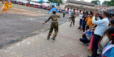 KITY KATNI, INDIA - 15 AĞUSTOS 2019: Bağımsızlık Günü programında Hintli okul çocuğu.