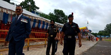 KITY KATNI, INDIA - 15 AĞUSTOS 2019: Yeryüzündeki bağımsızlık günü programı için görevli Hindistan Ordusu subayları.