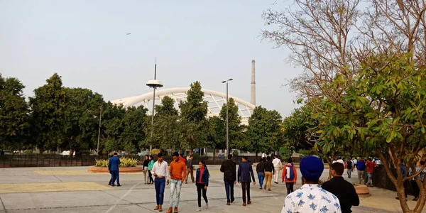 City Delhi India Července 2020 Asiati Procházející Areálu Sportovního Komplexu — Stock fotografie