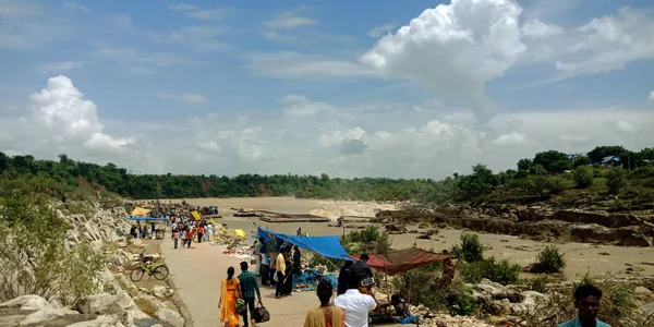 City Jabalpur India Srpna 2019 Indiánští Vesničané Užívají Řeky Narmada — Stock fotografie