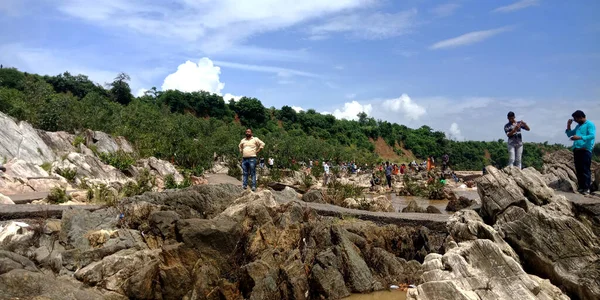 City Jabalpur India Srpna 2019 Asijci Užívají Řeky Narmada Bhedaghat — Stock fotografie