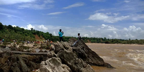 City Jabalpur India Srpna 2019 Asijci Užívají Řeky Narmada Bhedaghat — Stock fotografie