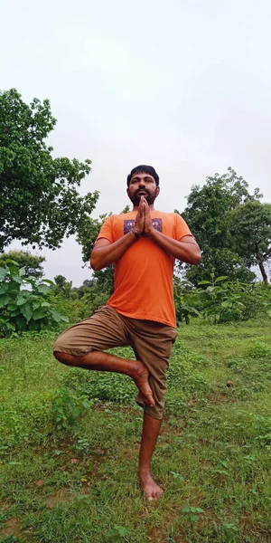 Districto Katni India Agosto 2019 Hombre Pueblo Indio Haciendo Yoga —  Fotos de Stock