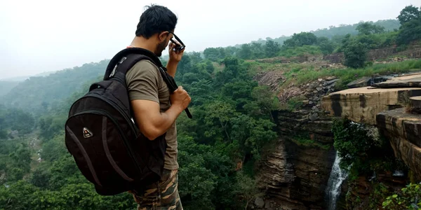 District Katni India 2019 Indický Model Stojící Sám Vodopádu Stanice — Stock fotografie