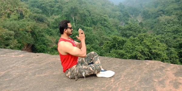 District Katni India Říjen 2019 Asijský Kulturistika Fitness Trenér Meditace — Stock fotografie