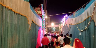 DISTRICT KATNI, INDIA - ECTOBER 04, 2019: Asyalı dindarlar Lord Durga 'daki Hindu navratri festivali için kutsal mekanda toplandılar.