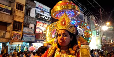 DISTRICT KATNI, INDIA - ECTOBER 08, 2019: Lord Hanuman Vijayadashami dussehra etkinlikleri için Hindu dini yol gösterisinde sunuma bakın.