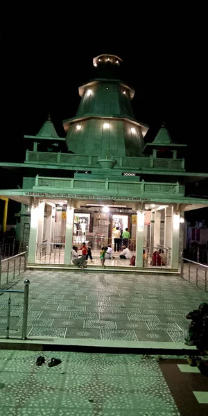 市Birsinghpur Pali インド 2019年7月22日 Maa Birasini Devi寺院の夜景 聖なるヒンズー教の宗教的な場所へのツアーと旅行 — ストック写真