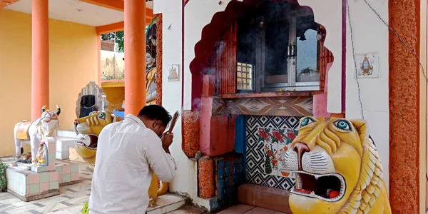 Stri Katni India Aralık 2019 Hintli Geleneksel Adam Hindu Tapınağındaki — Stok fotoğraf