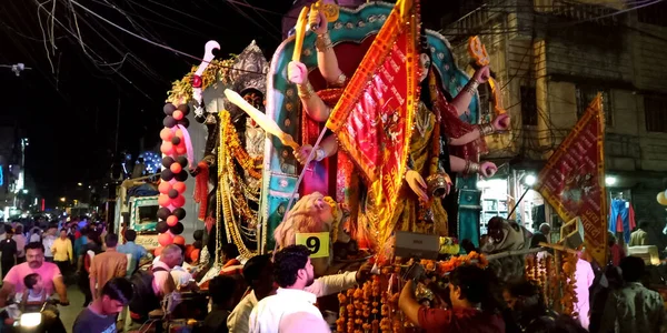 District Katni インド 10月08 2019 アジアの貧しい宗教的な人々は 領主デュルガ浸漬式のための宗教的な道路ショーで群衆 — ストック写真