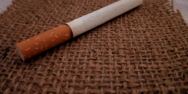 White Long Cigarette Brown Sack Mat Background Pack Cigarettes Close — Stock Photo, Image