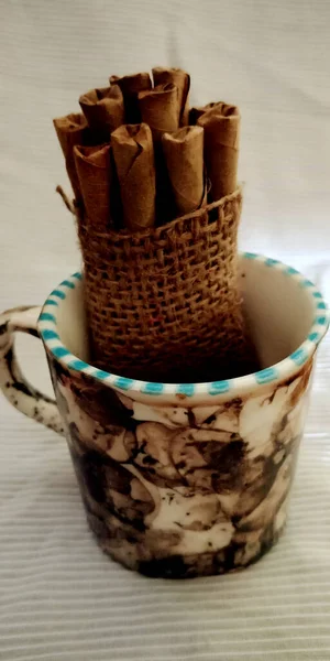 Cup Indian Bidi Form Cigarett Brun Säck Matta Bakgrund Förpackning — Stockfoto