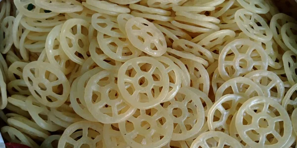 Indian Variety Traditional Raw Fry Snacks Wheel Shape Chips Break — Stock Photo, Image