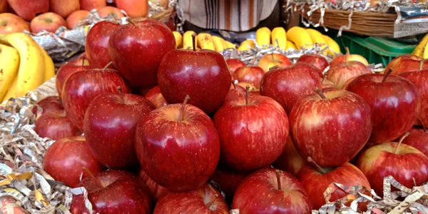 Fresh Red Apple Isolate Mix Agriculture Produce Farmers Market Background — Stock Photo, Image