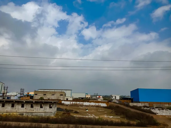 Endüstriyel Alan Manzarası Güzel Mavi Gökyüzü Arkaplanı — Stok fotoğraf