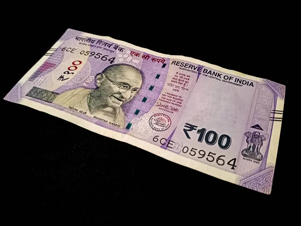 Moneda India Billete Cien 100 Rupias Aislado Sobre Fondo Negro — Foto de Stock