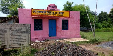 DISTRICT SATNA, Hindistan - Eylül 05, 2019: Delha Köyü 'ndeki Panchayat Anganwadi Gram Merkezi' nde Hindistan hükümetinin eğitim noktası.