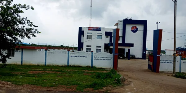 District Katni インド 2019年9月5日 空を背景にした地域交通オフィスビルディングビュー — ストック写真