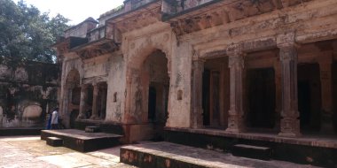 DISTRICT KATNI, INDIA - 10 Ekim 2019: Vijayraghavgarh kalesindeki antik kale manzaralı Hint turistik merkezi Maihar kralı Bisan Singh 'in oğlu tarafından inşa edildi..