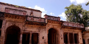 DISTRICT KATNI, INDIA - 10 Ekim 2019: Vijayraghavgarh kalesindeki antik kale mimarı Thakur Prayag Das tarafından inşa edildi.