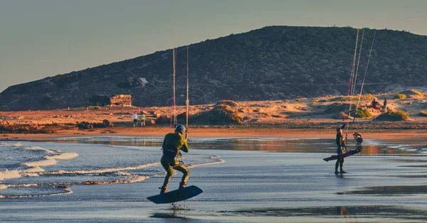 Tenerife El Medano sahilinde uçurtmacılar