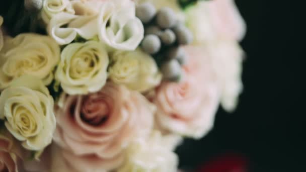 Róże Delikatnie Różowy Piękny Bukiet Bukiet Zebrany Przez Kwiaciarnię — Wideo stockowe