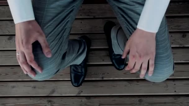 Homme Affaires Porte Des Chaussures Vue Dessus — Video