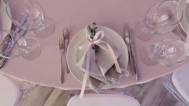Mesas Restaurante Están Decoradas Con Floristas — Vídeo de stock