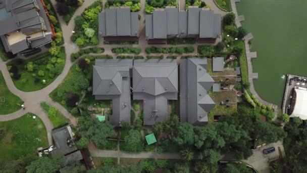 绿化房屋的鸟瞰图 — 图库视频影像