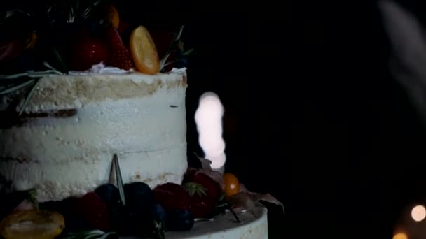 Gâteau Mariage Trois Niveaux Blanc Décoré Fruits — Video