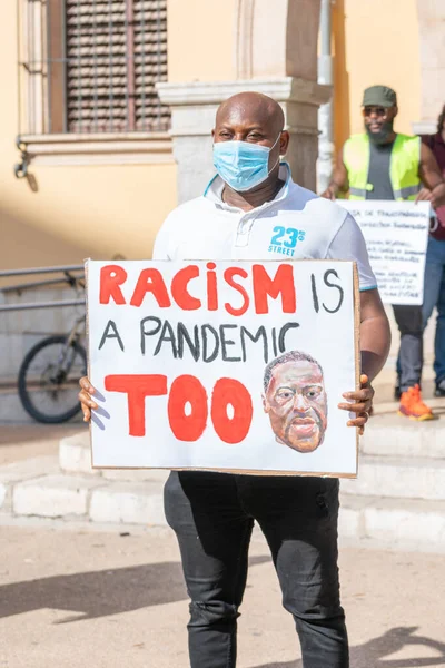 Palma Mallorca España Junio 2020 Hombre Negro Con Una Pancarta Imagen De Stock