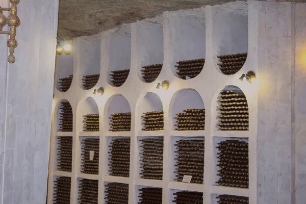 Şarap Mahzeni Şişeleri Toplama — Stok fotoğraf