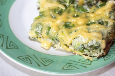 yumurta omlet pasta dilimi