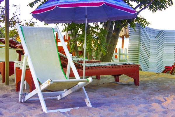 Lounge Chair Umbrella Sand — Stock Photo, Image