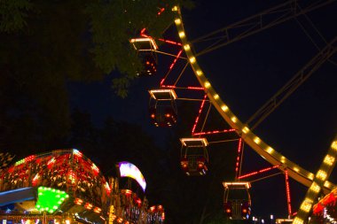 Karnaval dönme dolap carusel