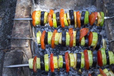 ızgara sebze soğan kabak domates