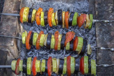 ızgara sebze soğan kabak domates